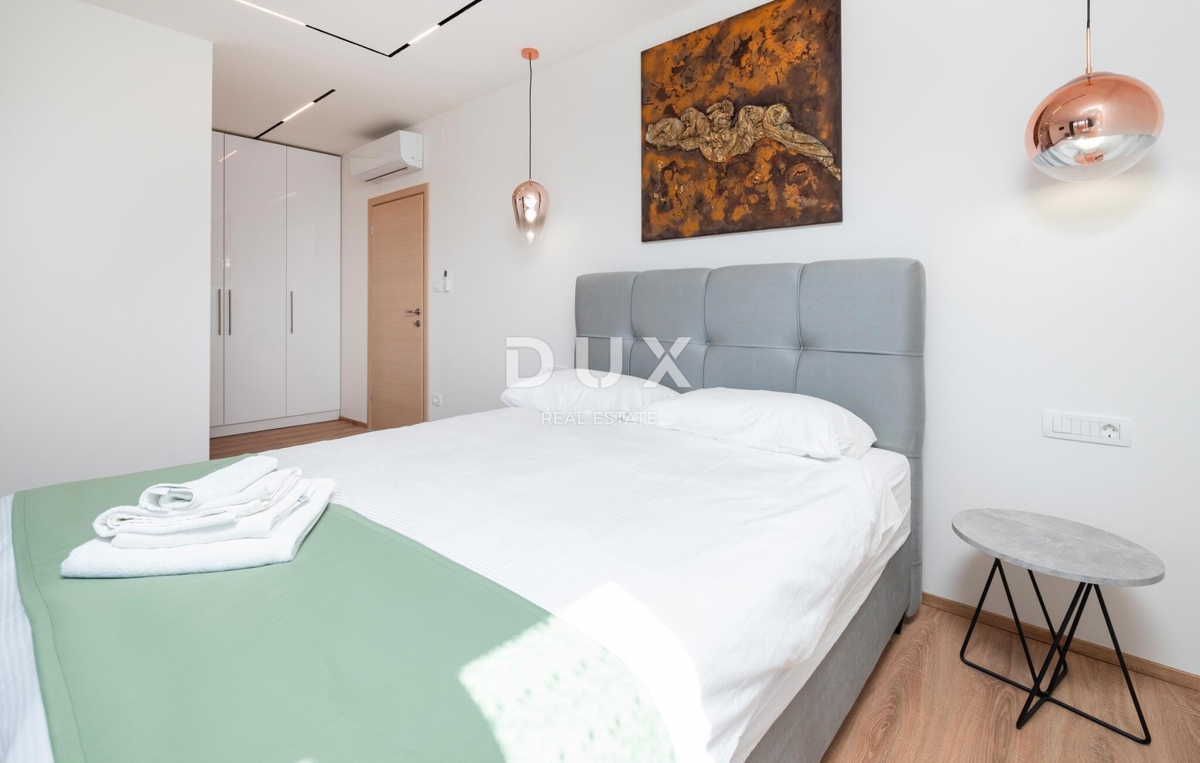 ISTRA, LABIN - Hiša z bazenom in pogledom na morje