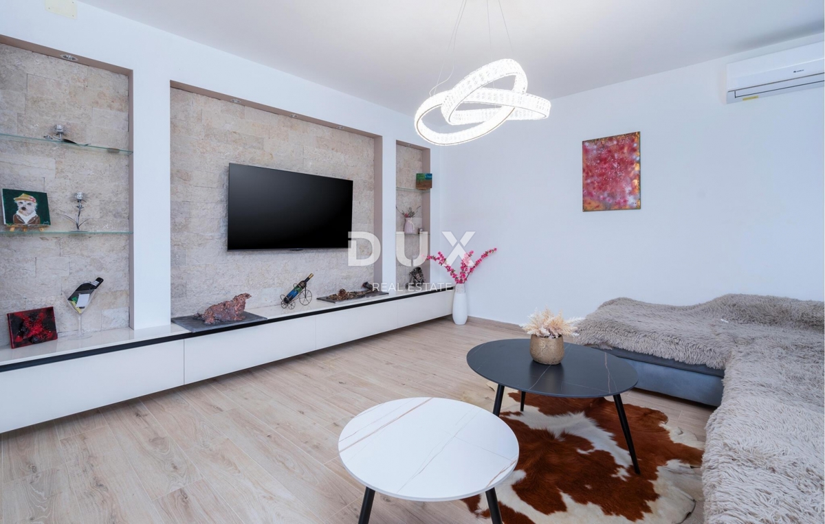 ISTRA, LABIN - Hiša z bazenom in pogledom na morje