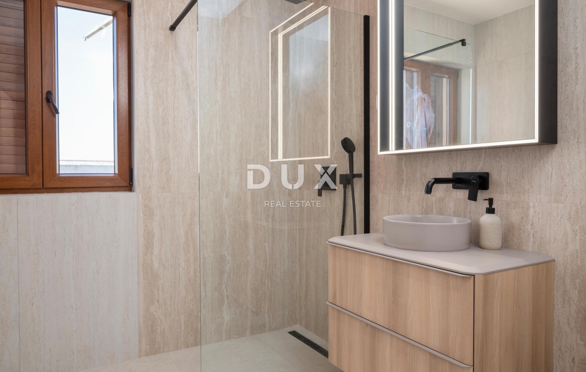 ISTRA, LABIN - Hiša z bazenom in pogledom na morje