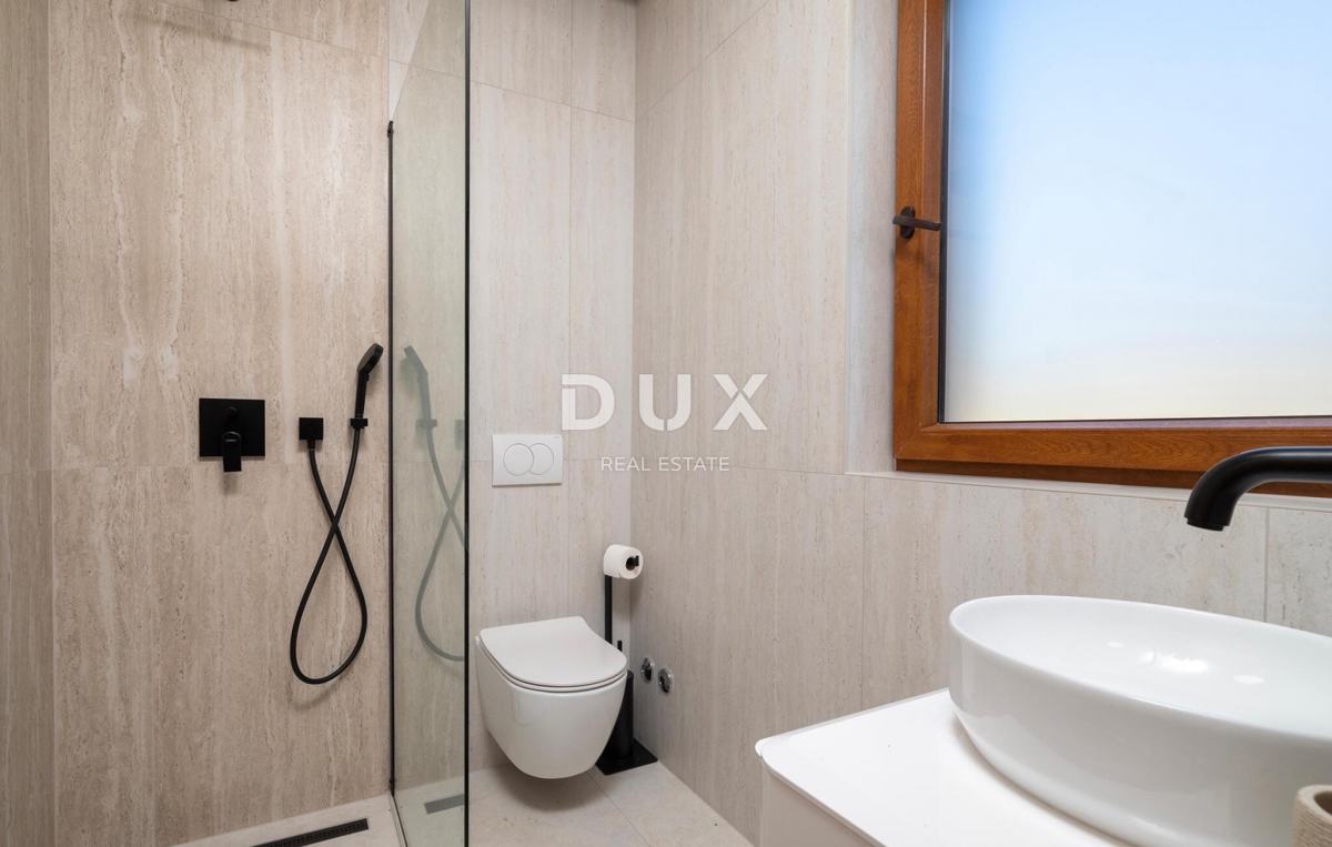 ISTRA, LABIN - Hiša z bazenom in pogledom na morje