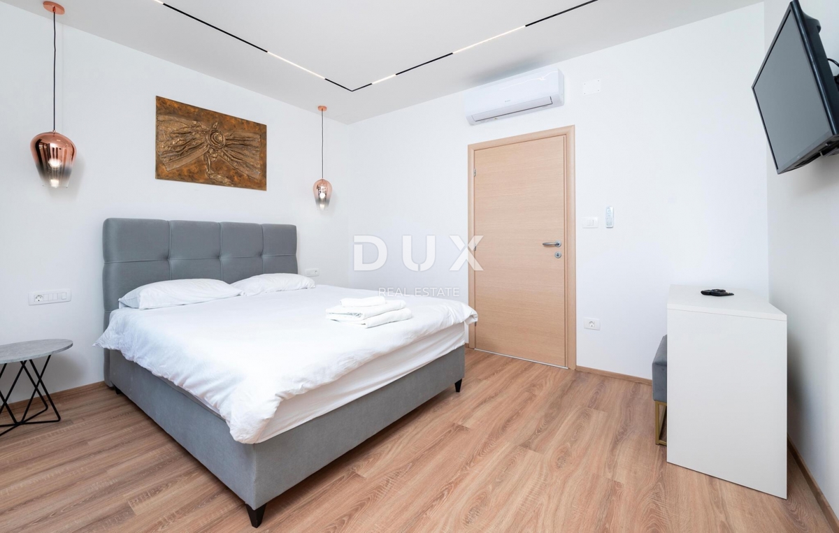 ISTRA, LABIN - Hiša z bazenom in pogledom na morje