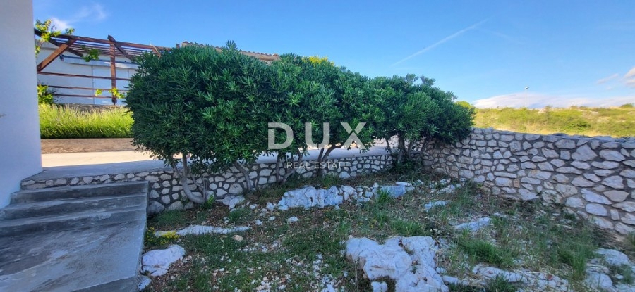 OTOK PAG, KOŠLJUN - družinska hiša ob morju