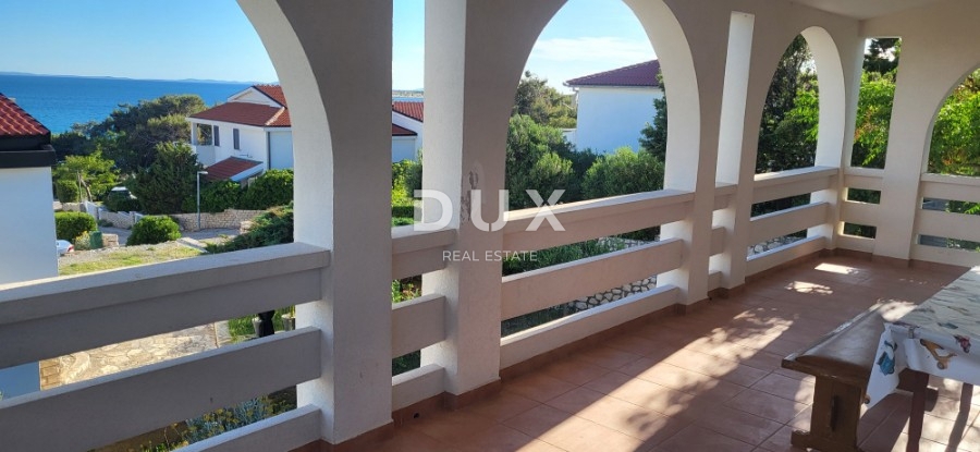 OTOK PAG, KOŠLJUN - družinska hiša ob morju