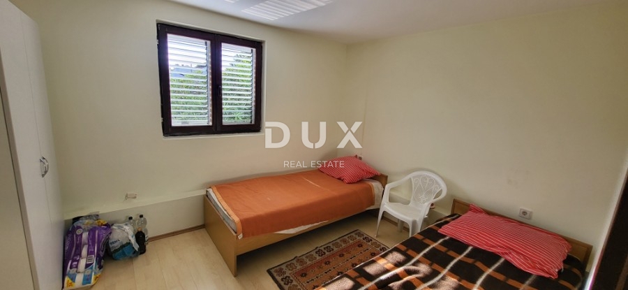 OTOK PAG, KOŠLJUN - družinska hiša ob morju