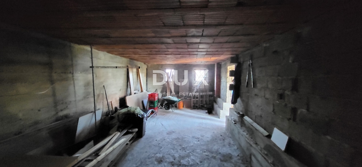 OTOK PAG, KOŠLJUN - družinska hiša ob morju