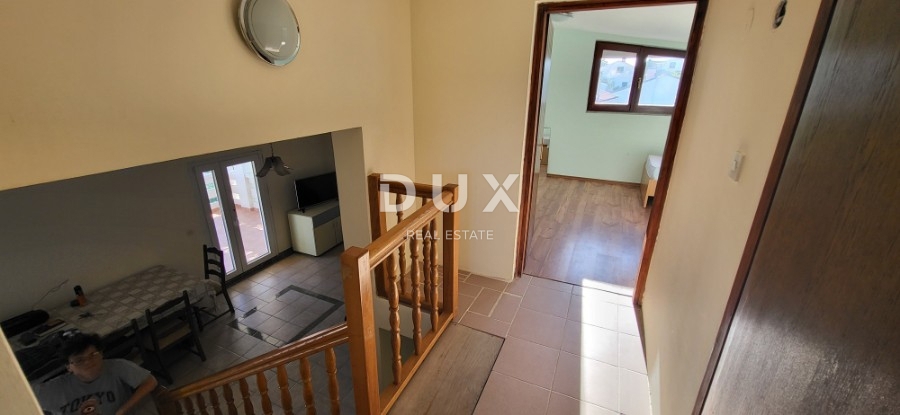 OTOK PAG, KOŠLJUN - družinska hiša ob morju