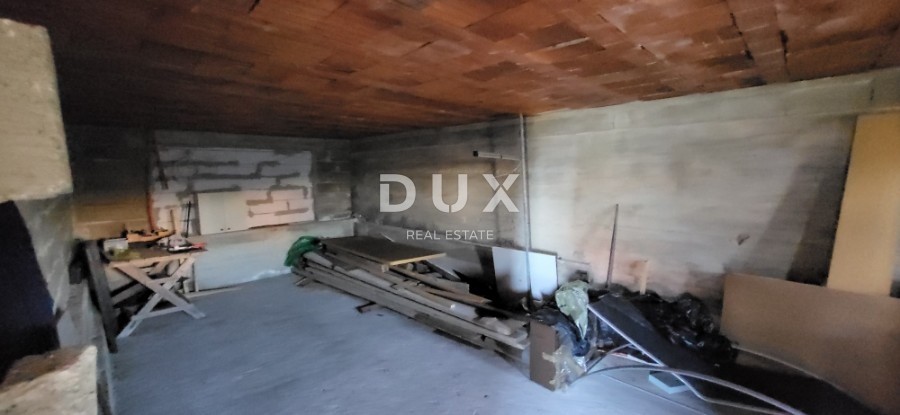 OTOK PAG, KOŠLJUN - družinska hiša ob morju