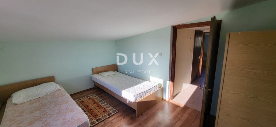 OTOK PAG, KOŠLJUN - družinska hiša ob morju