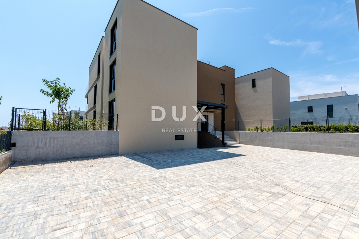 ISTRA, NOVIGRAD - Stanovanje z vrtom v moderni novogradnji