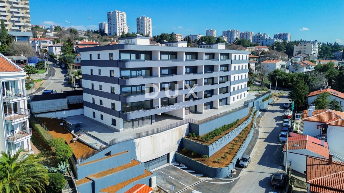 RIJEKA, KANTRIDA - 140m2 veliko stanovanje v luksuzni novogradnji le 250 metrov od morja z garažo in panoramskim pogledom na morje