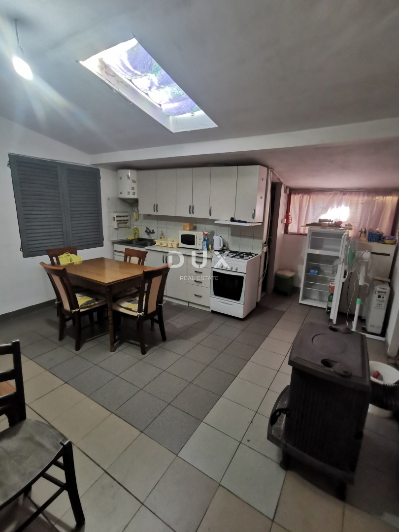 OTOK KRK, MALINSKA (zaledje) - Samostojna hiša z vrtom