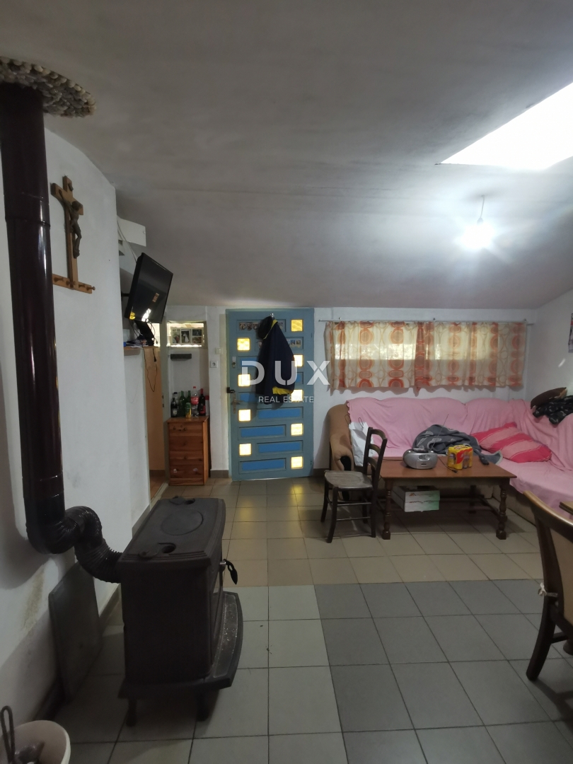 OTOK KRK, MALINSKA (zaledje) - Samostojna hiša z vrtom