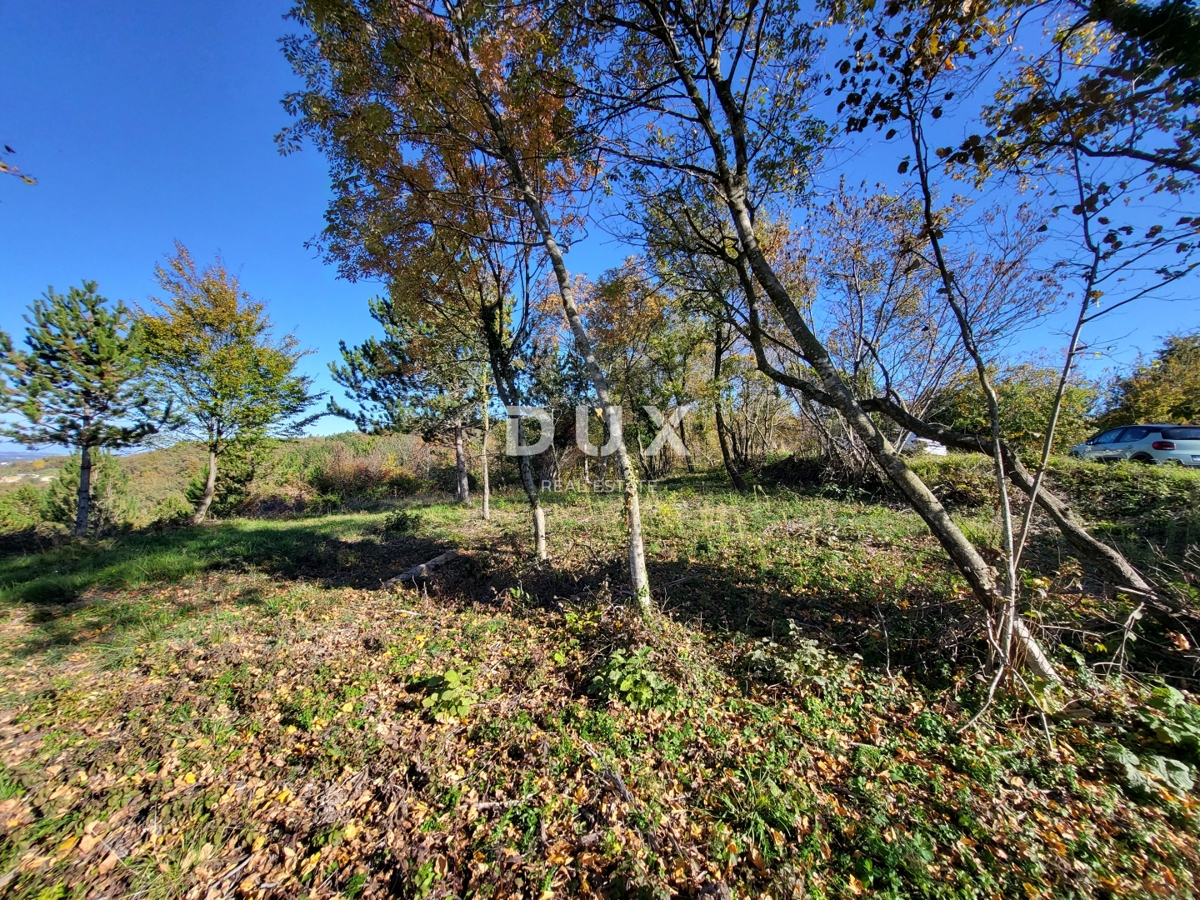 ISTRA, GROŽNJAN - Gradbeno zemljišče z odprtim pogledom na morje in okolico