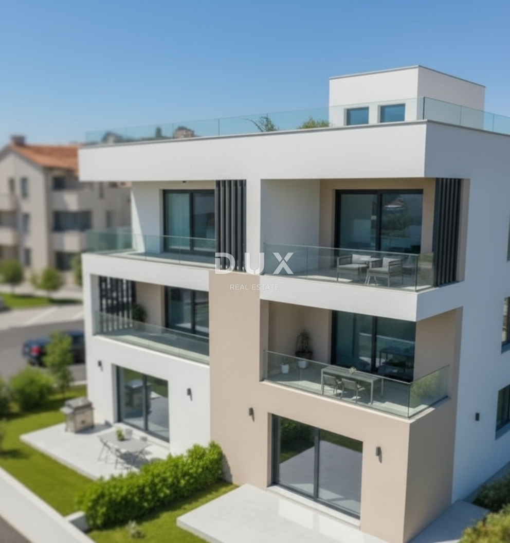 ŠIBENIK, SRIMA - Luksuzni penthouse s strešno teraso, pogledom na morje in dvigalom, 70 m od plaže