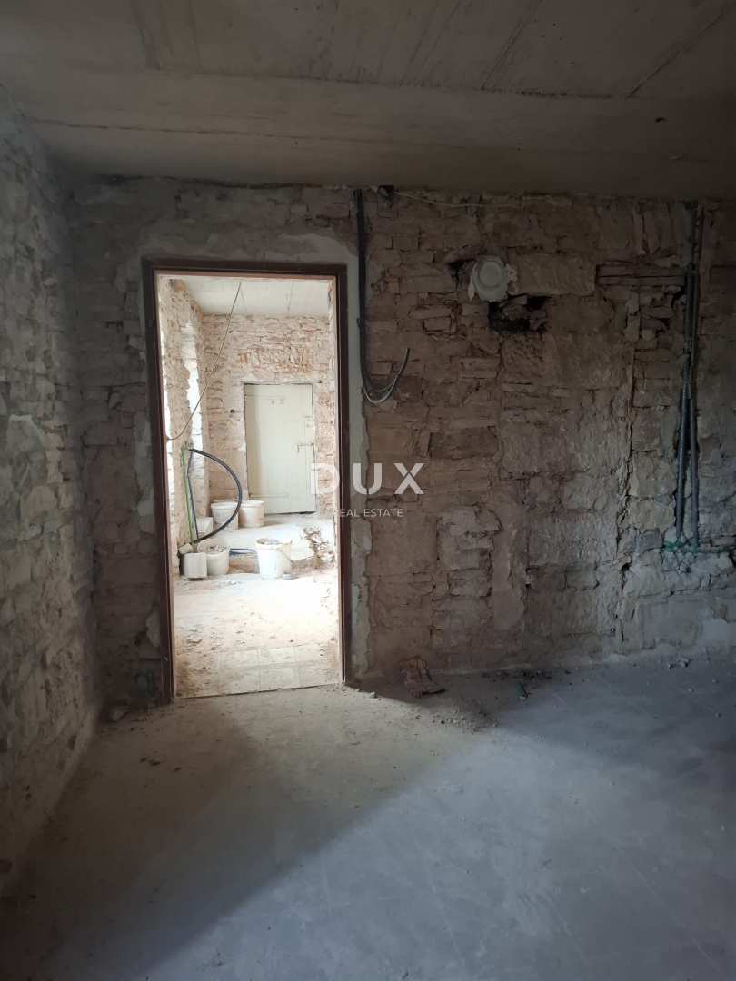 ISTRA, BALE - hiša in pomožni objekt v središču mesta