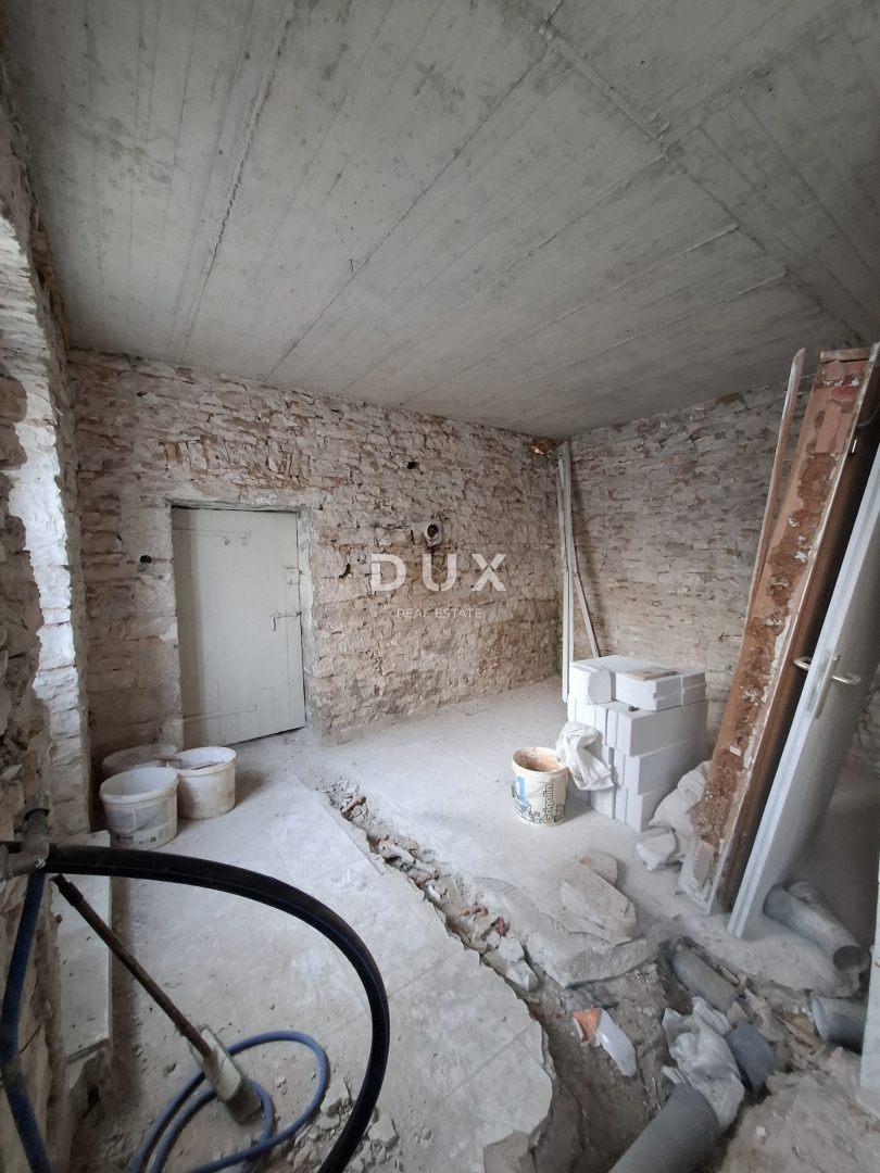 ISTRA, BALE - hiša in pomožni objekt v središču mesta