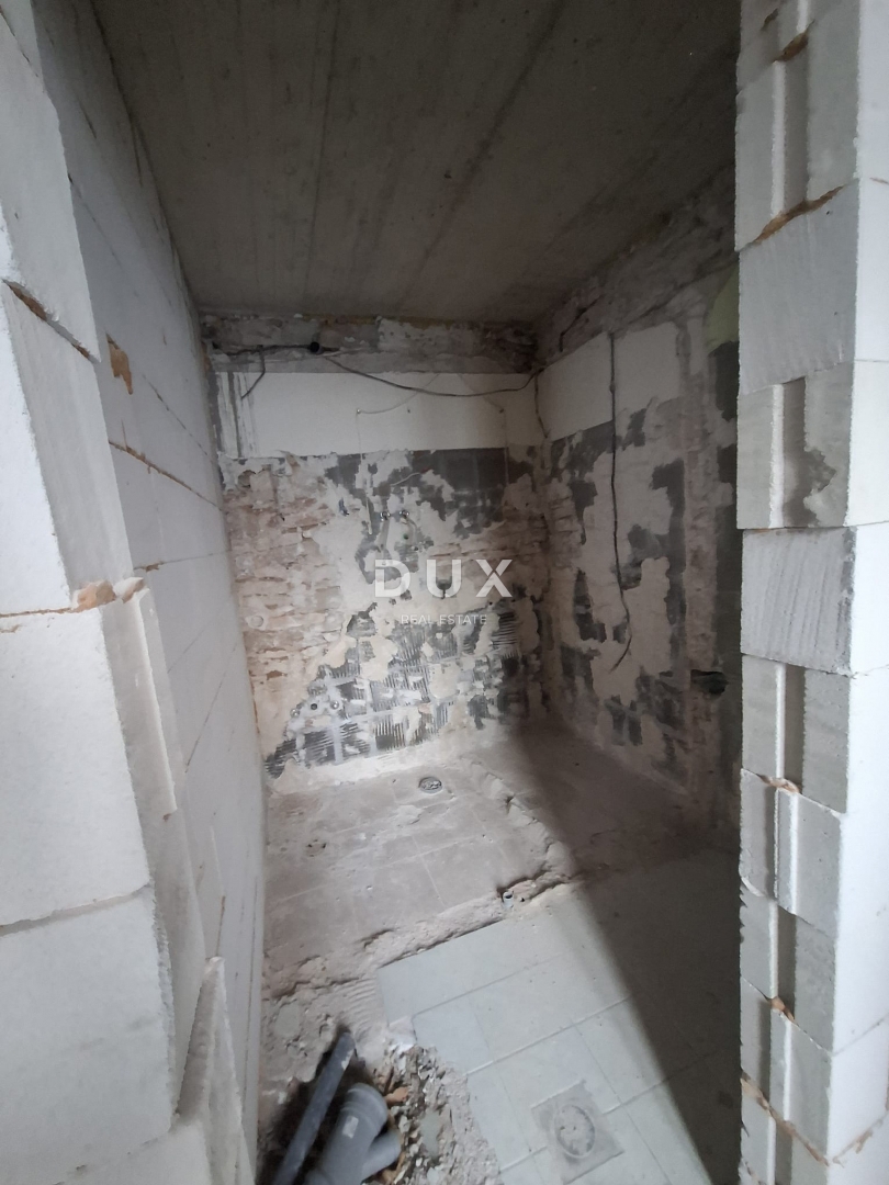 ISTRA, BALE - hiša in pomožni objekt v središču mesta