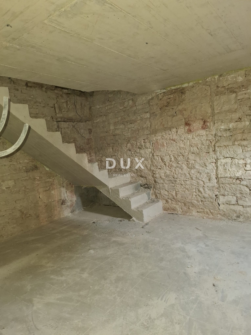 ISTRA, BALE - hiša in pomožni objekt v središču mesta