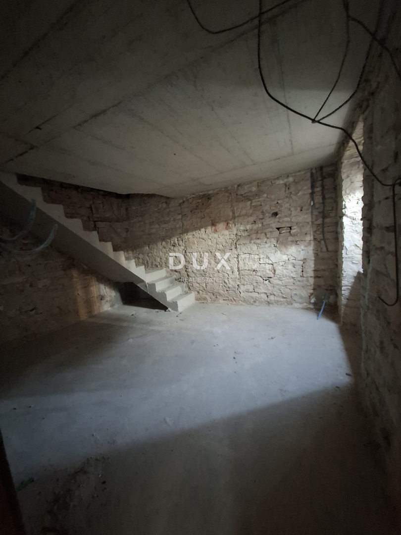 ISTRA, BALE - hiša in pomožni objekt v središču mesta