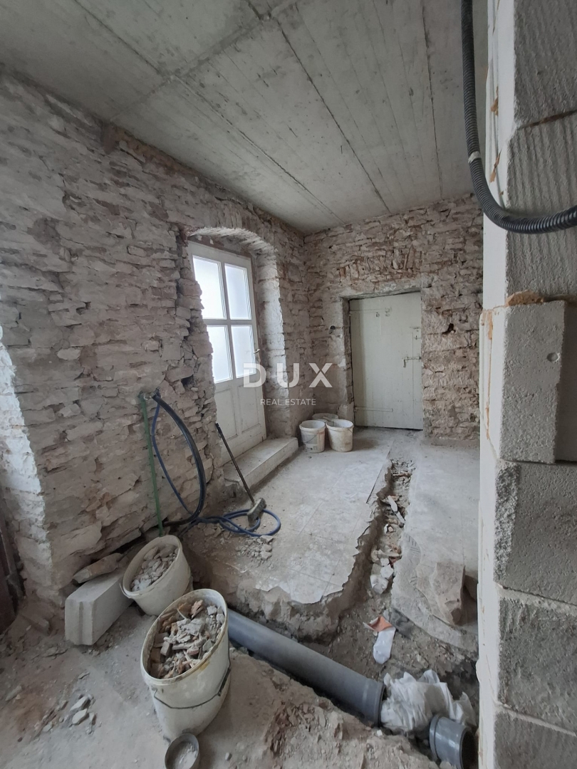 ISTRA, BALE - hiša in pomožni objekt v središču mesta