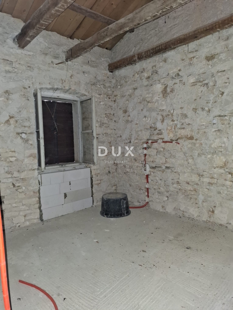 ISTRA, BALE - hiša in pomožni objekt v središču mesta