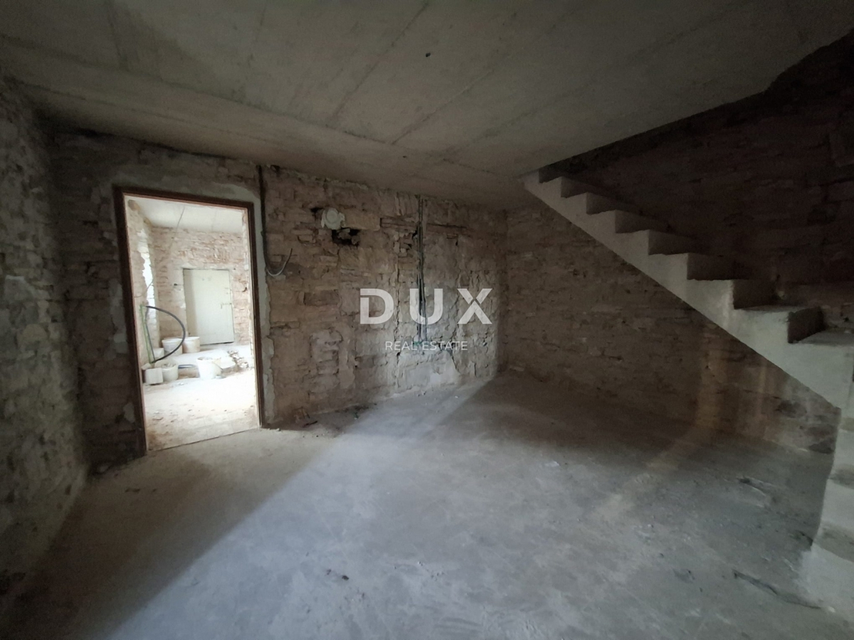 ISTRA, BALE - hiša in pomožni objekt v središču mesta