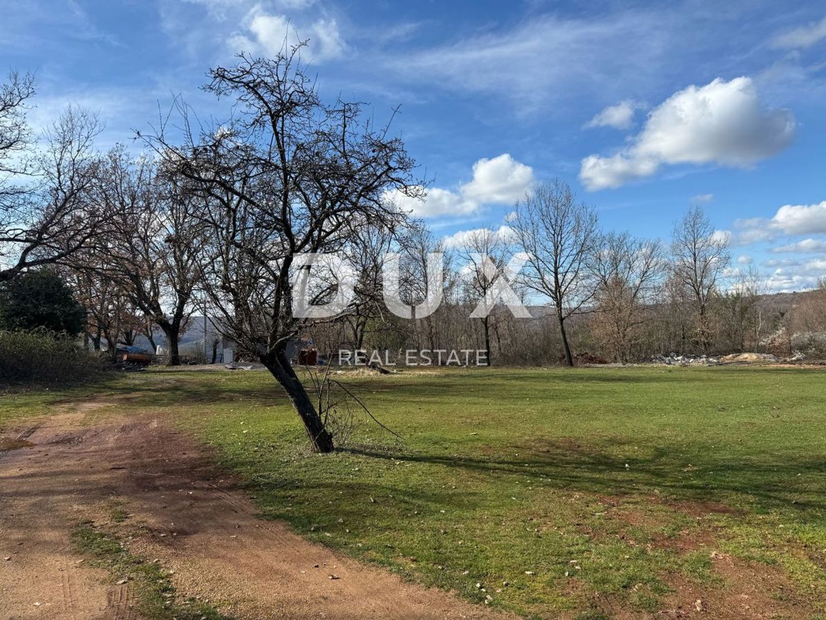 ISTRA, LABIN - Odlično zazidljivo zemljišče za gradnjo vaše oaze miru