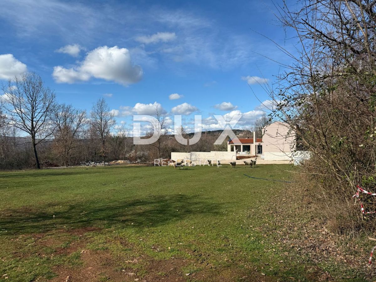 ISTRA, LABIN - Odlično zazidljivo zemljišče za gradnjo vaše oaze miru