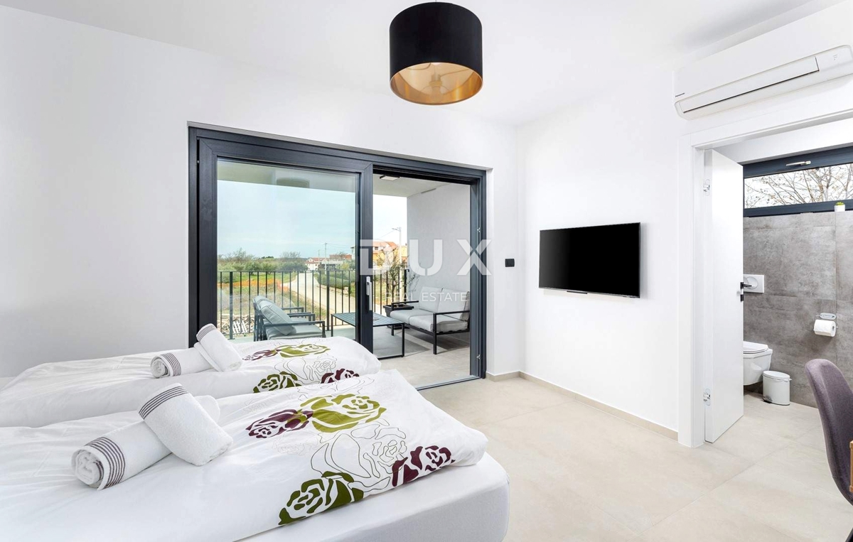 ISTRA, POREČ - Moderna hiša z bazenom