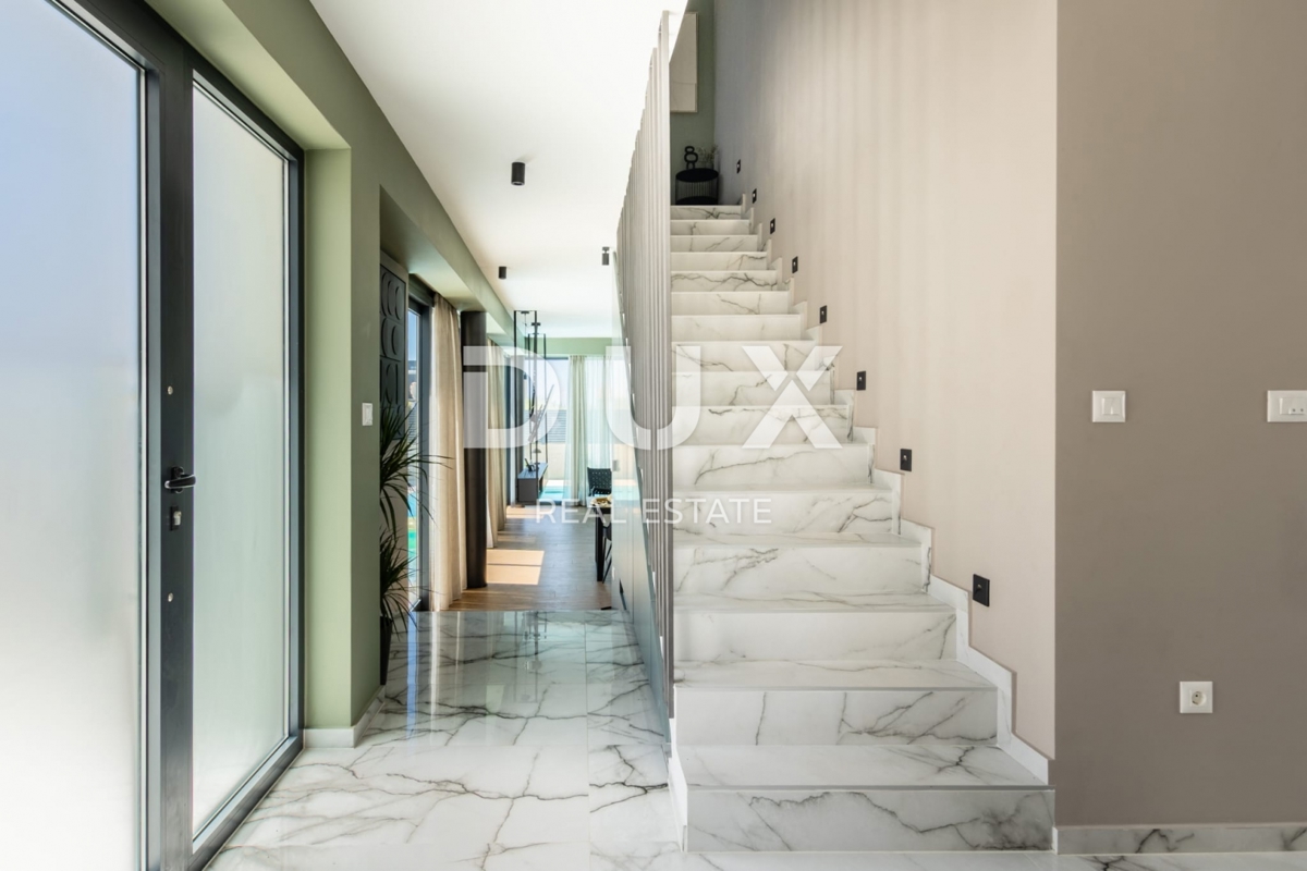 ZADAR, VRSI - Luksuzna vila s pogledom na morje