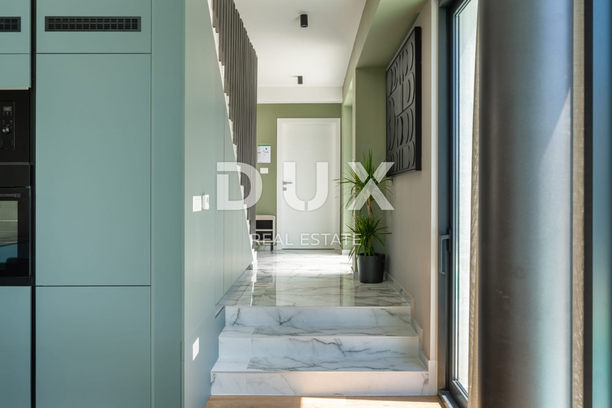 ZADAR, VRSI - Luksuzna vila s pogledom na morje