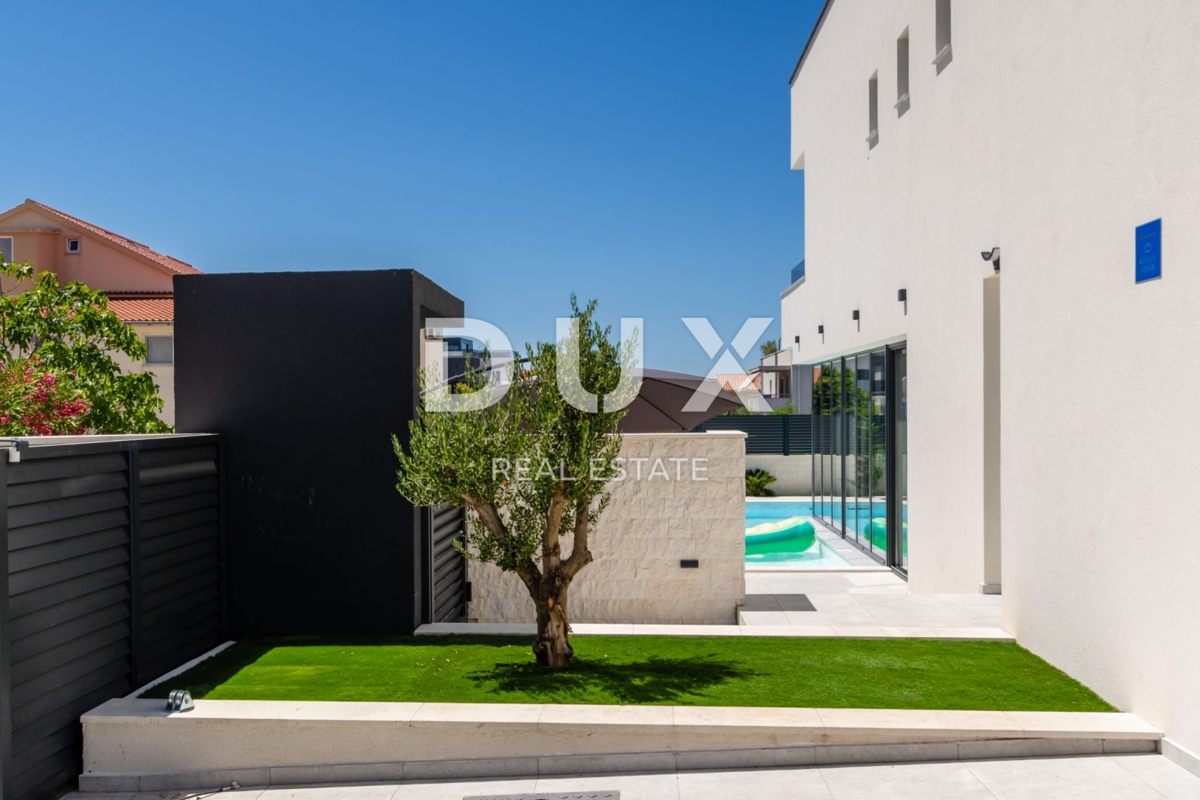 ZADAR, VRSI - Luksuzna vila s pogledom na morje