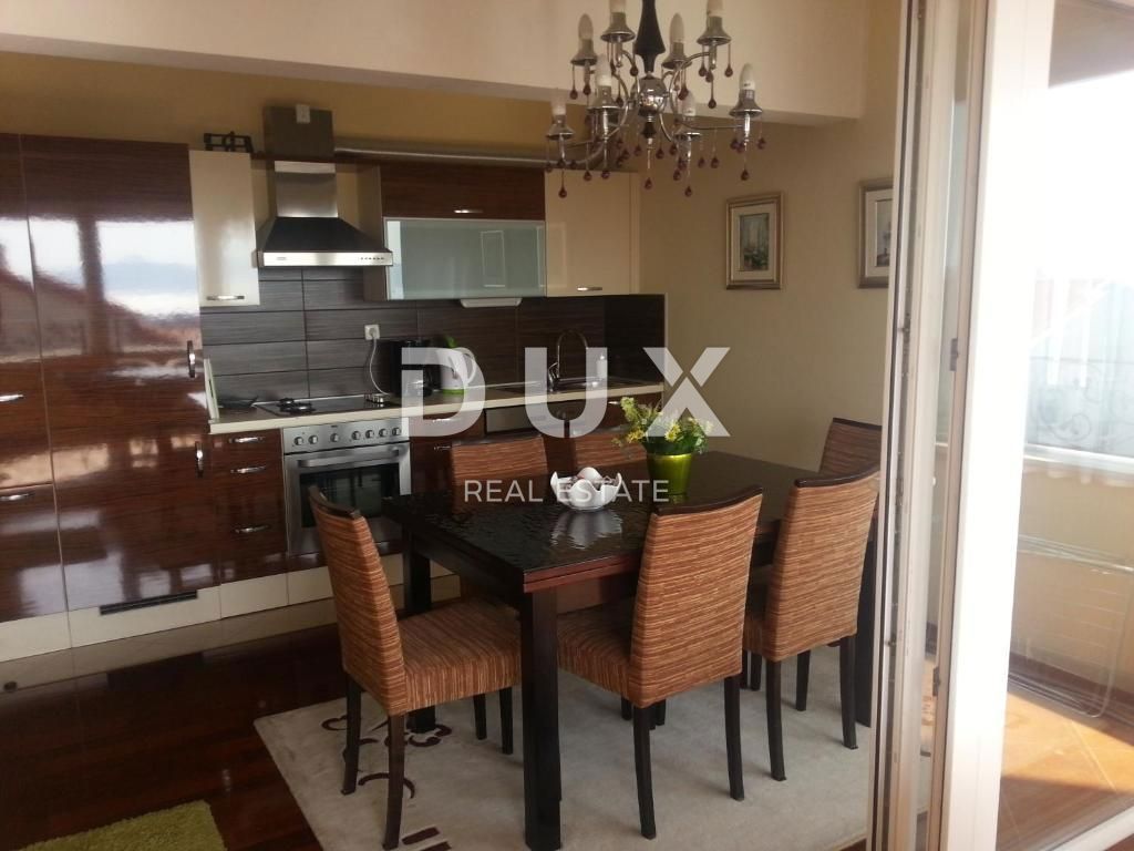 ZADAR, BORIK - PRILOŽNOST! Vila s 4 prostornimi apartmaji in pogledom na morje!