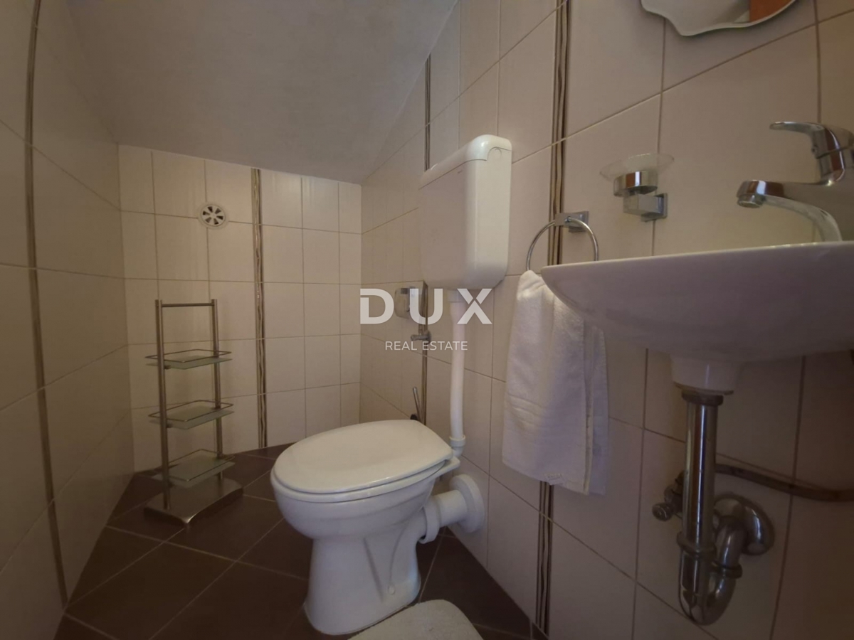 ZADAR, BORIK - PRILOŽNOST! Vila s 4 prostornimi apartmaji in pogledom na morje!