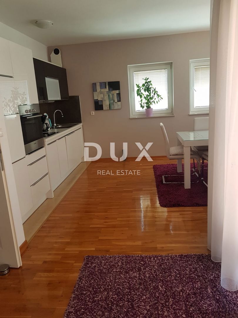 ZADAR, BORIK - PRILOŽNOST! Vila s 4 prostornimi apartmaji in pogledom na morje!