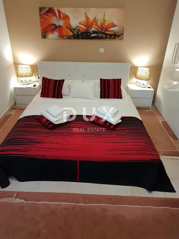 ZADAR, BORIK - PRILOŽNOST! Vila s 4 prostornimi apartmaji in pogledom na morje!