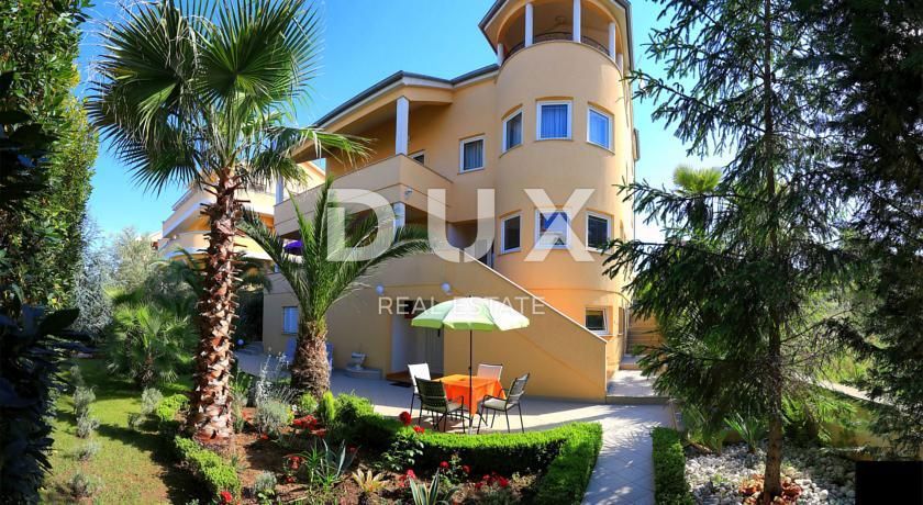 ZADAR, BORIK - PRILOŽNOST! Vila s 4 prostornimi apartmaji in pogledom na morje!