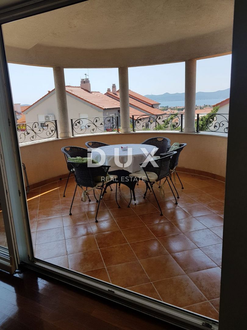 ZADAR, BORIK - PRILOŽNOST! Vila s 4 prostornimi apartmaji in pogledom na morje!