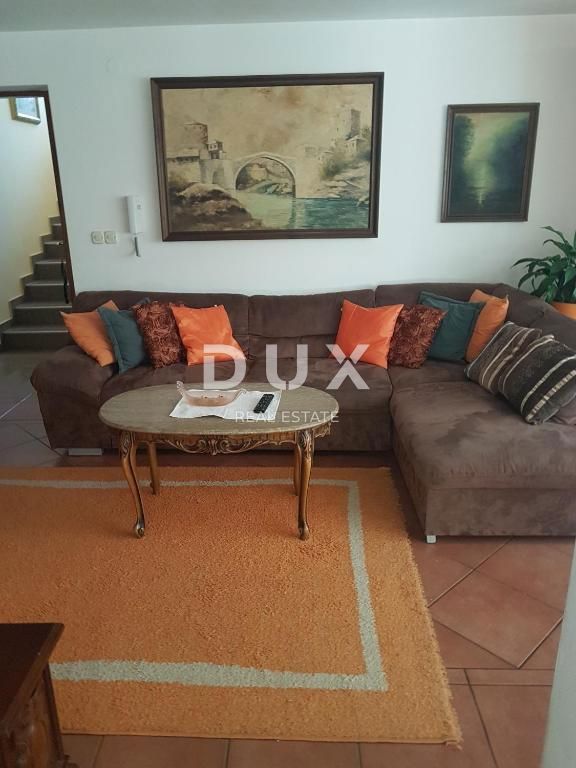 ZADAR, BORIK - PRILOŽNOST! Vila s 4 prostornimi apartmaji in pogledom na morje!