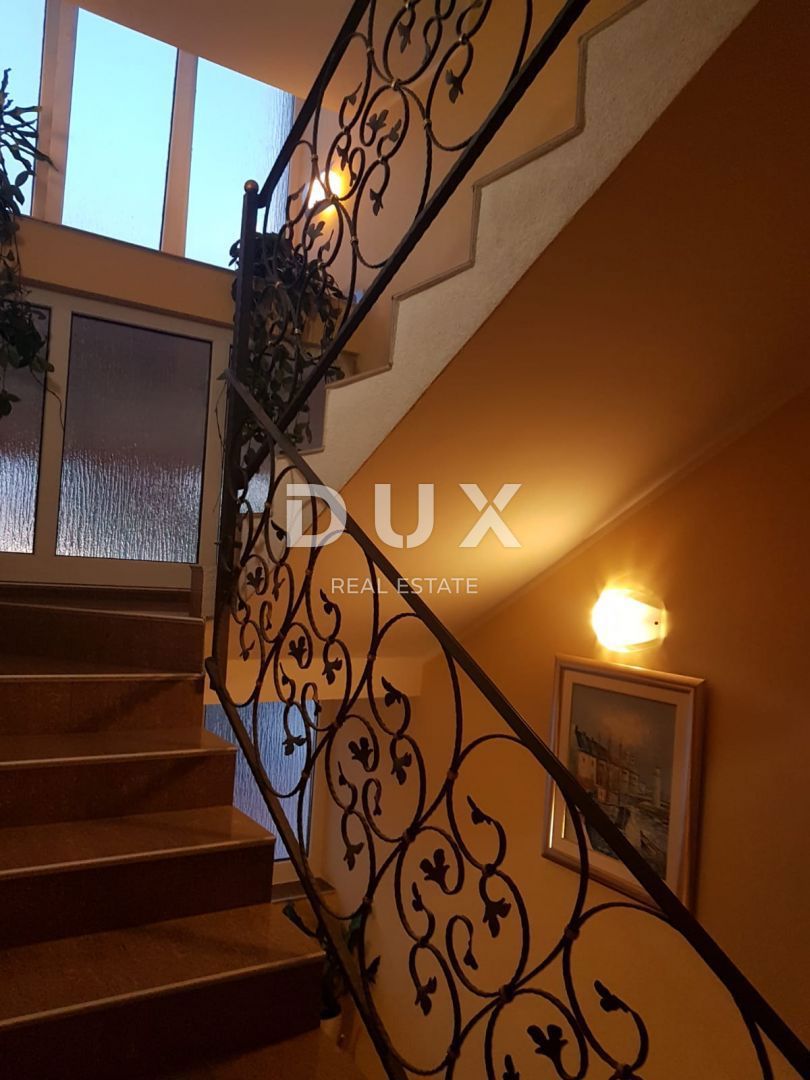 ZADAR, BORIK - PRILOŽNOST! Vila s 4 prostornimi apartmaji in pogledom na morje!