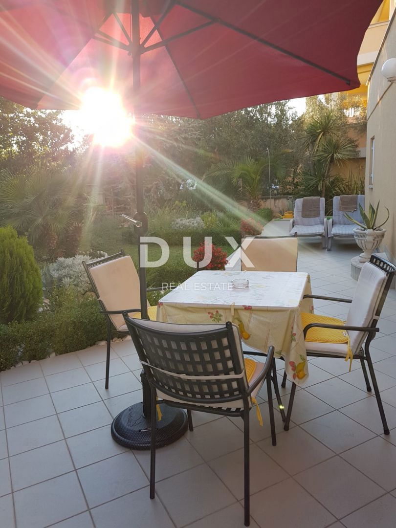 ZADAR, BORIK - PRILOŽNOST! Vila s 4 prostornimi apartmaji in pogledom na morje!