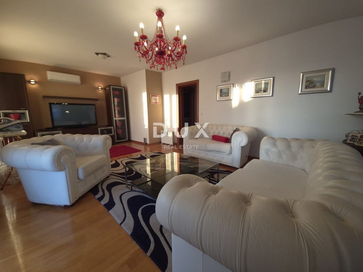 ZADAR, BORIK - PRILOŽNOST! Vila s 4 prostornimi apartmaji in pogledom na morje!