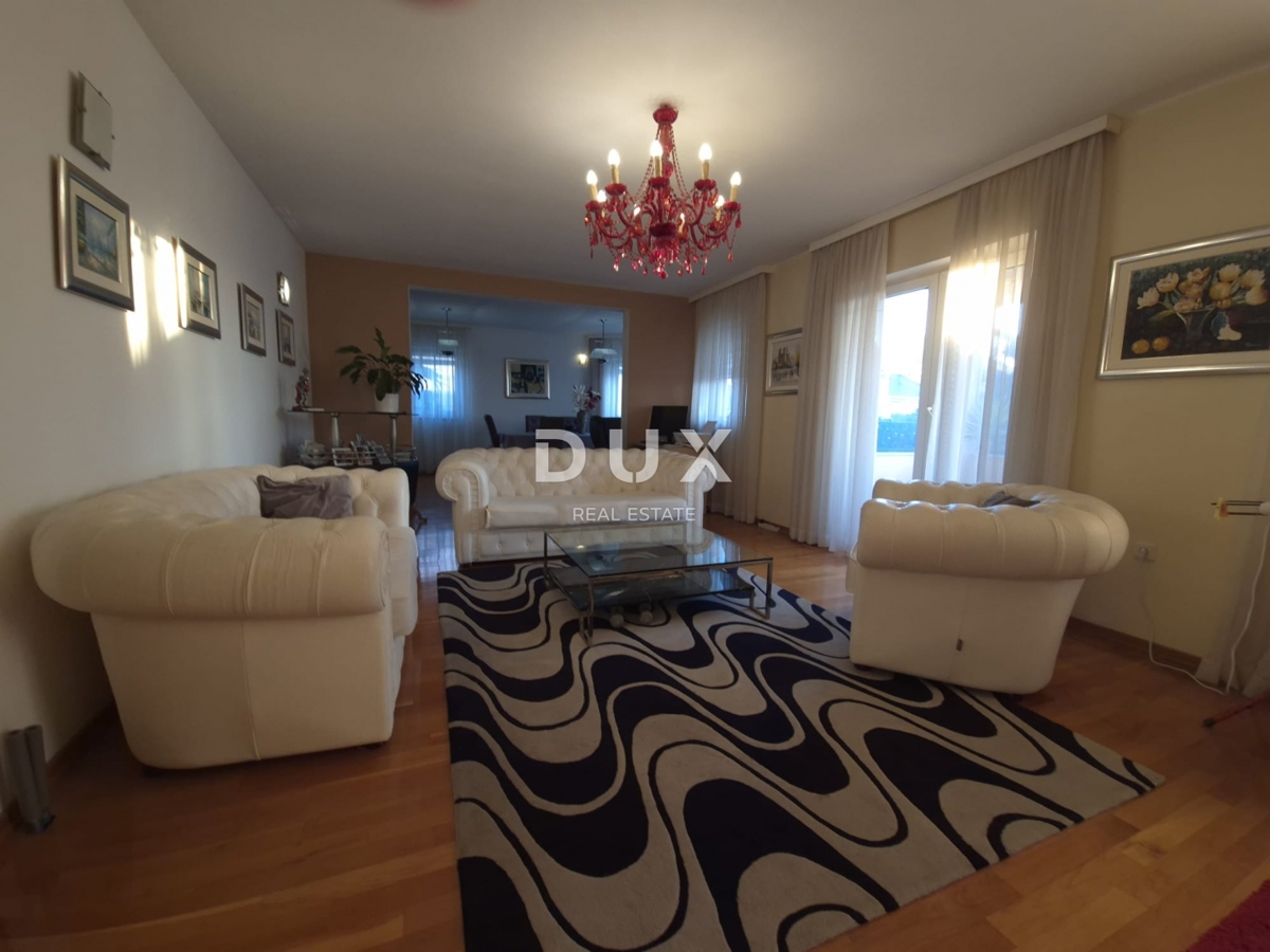 ZADAR, BORIK - PRILOŽNOST! Vila s 4 prostornimi apartmaji in pogledom na morje!