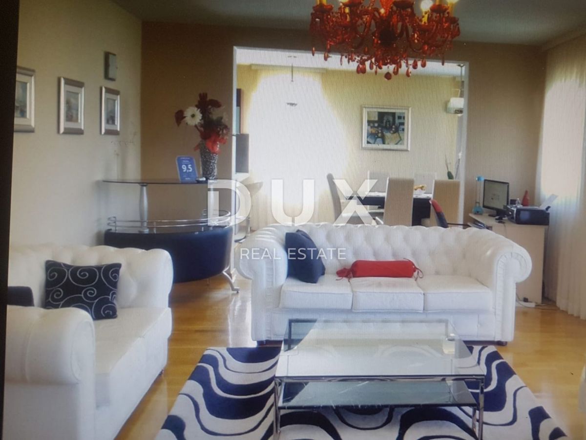 ZADAR, BORIK - PRILOŽNOST! Vila s 4 prostornimi apartmaji in pogledom na morje!