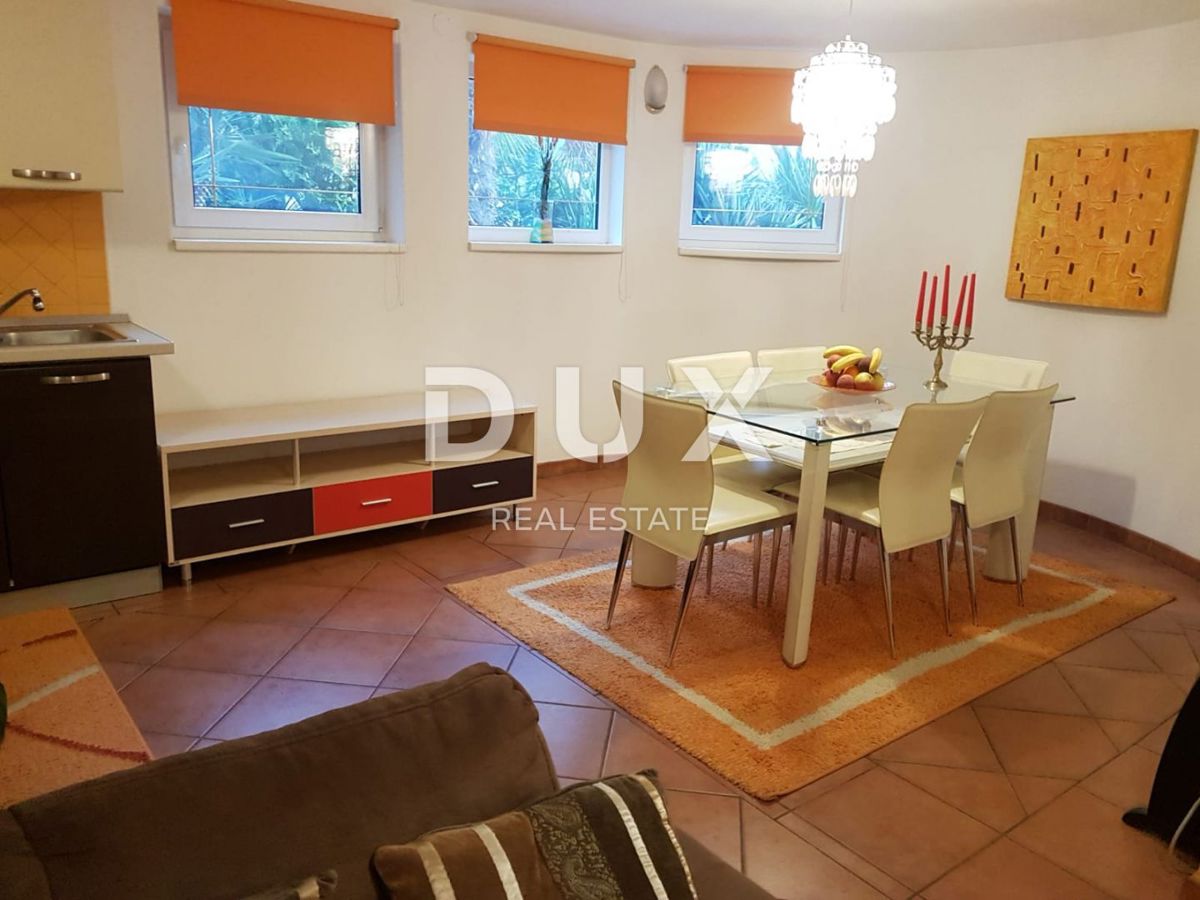 ZADAR, BORIK - PRILOŽNOST! Vila s 4 prostornimi apartmaji in pogledom na morje!