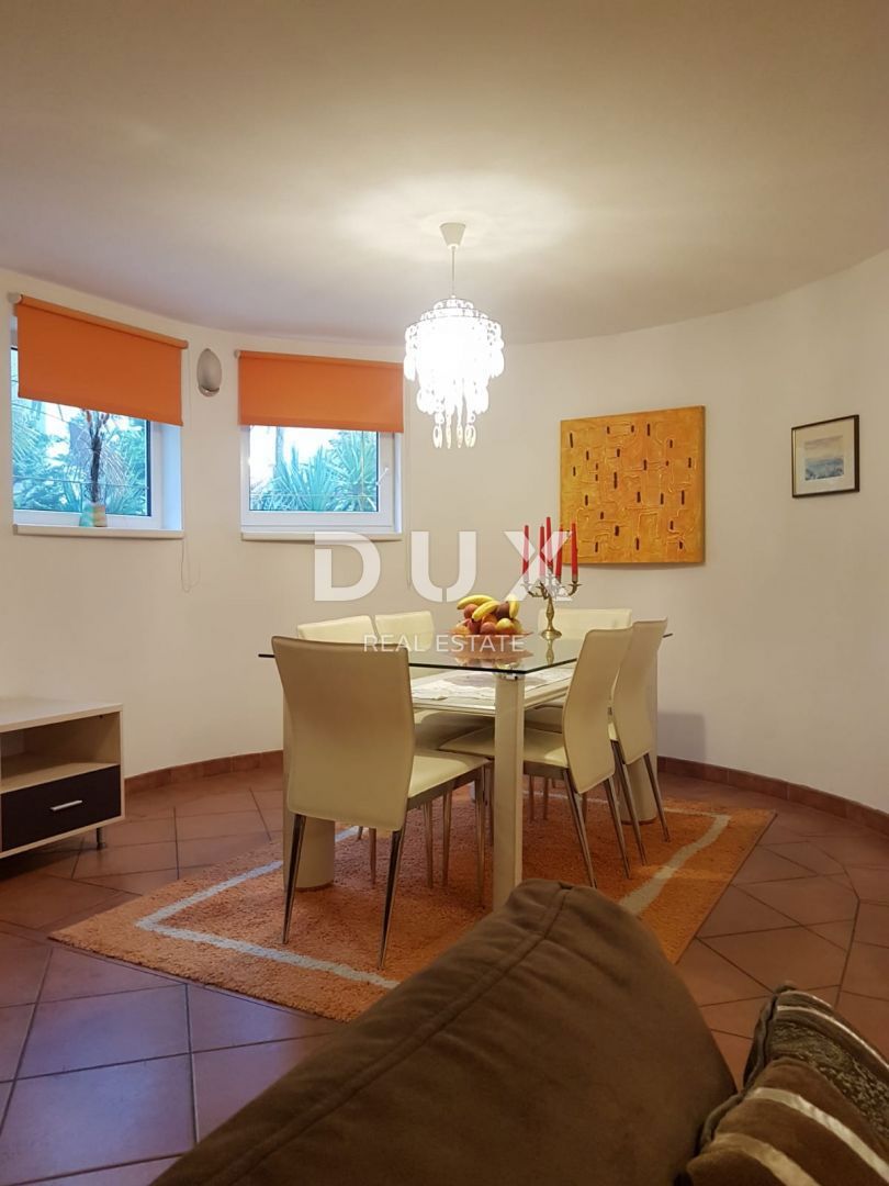 ZADAR, BORIK - PRILOŽNOST! Vila s 4 prostornimi apartmaji in pogledom na morje!