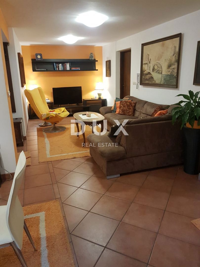 ZADAR, BORIK - PRILOŽNOST! Vila s 4 prostornimi apartmaji in pogledom na morje!