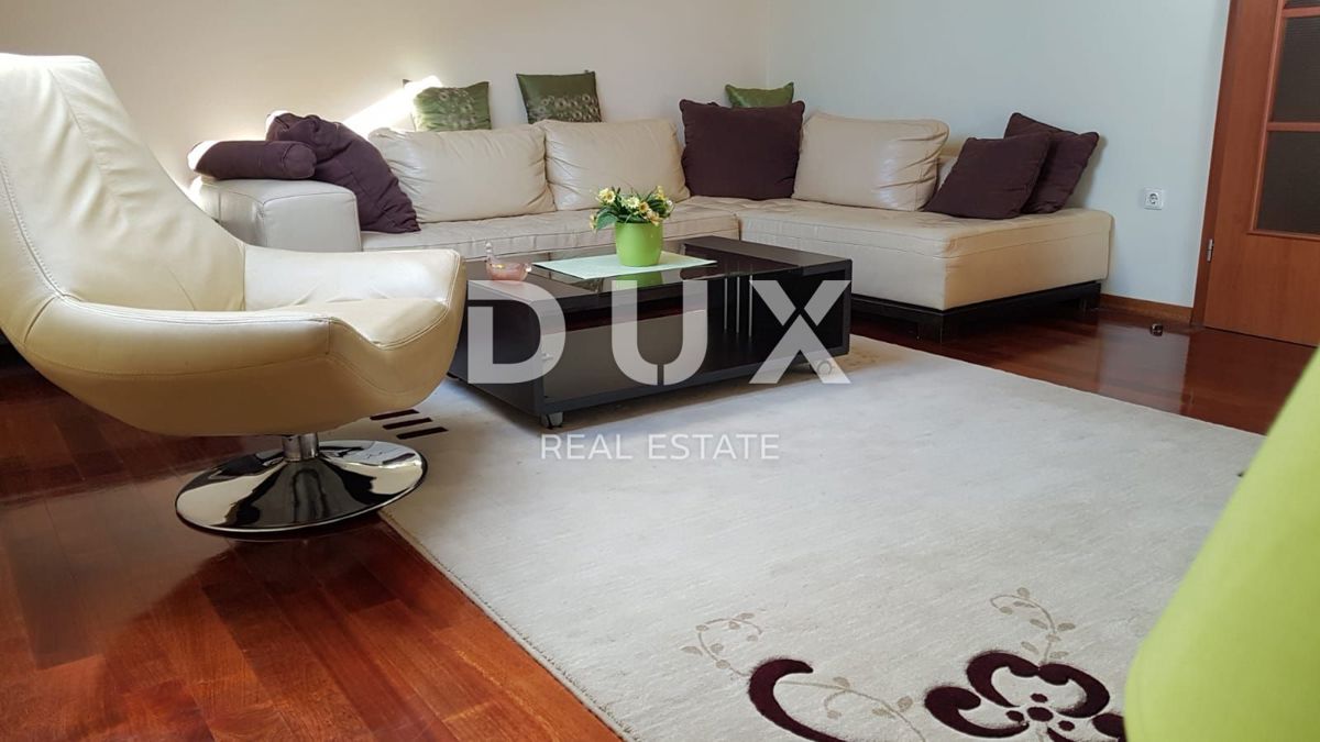 ZADAR, BORIK - PRILOŽNOST! Vila s 4 prostornimi apartmaji in pogledom na morje!