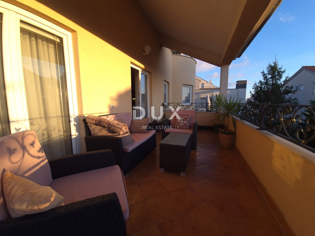 ZADAR, BORIK - PRILOŽNOST! Vila s 4 prostornimi apartmaji in pogledom na morje!