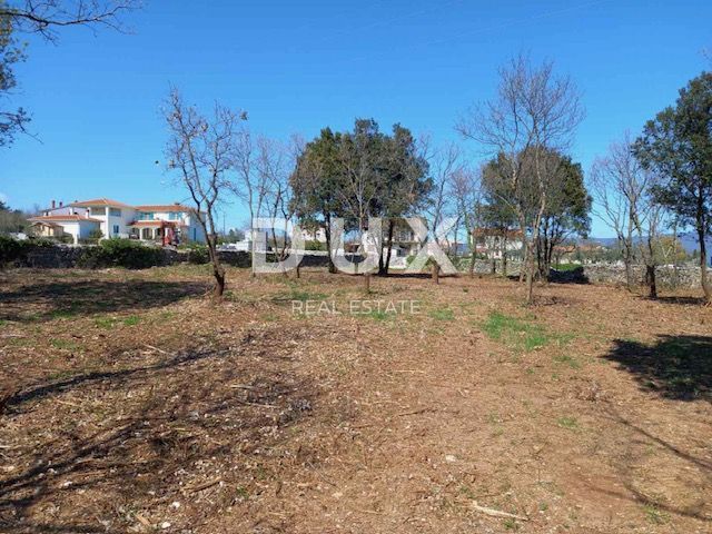 ISTRA, RAKALJ - Kmetijska zelenica na odlični lokaciji